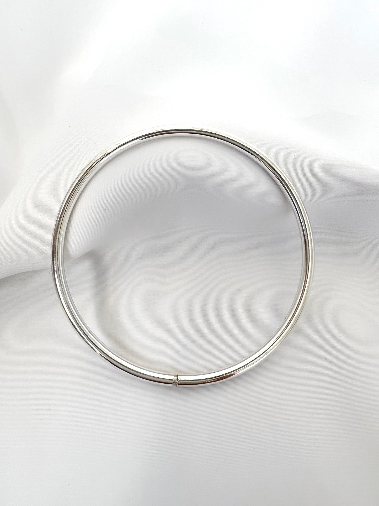 Closed Bangle